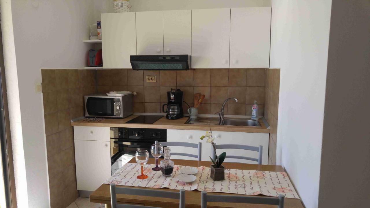 Vera Apartment 1 Рогозница Екстериор снимка